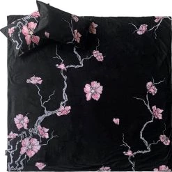 Outlet ⌛ HELLS BLANKETS All Sakura Akumu | QUEEN QUILT SET 😍 -DECOR Sales Store Hells Blankets Sakura Akumu Quilt Set 03 5c38facf 5909 4621 ba5e 210d19a900b8 700x700